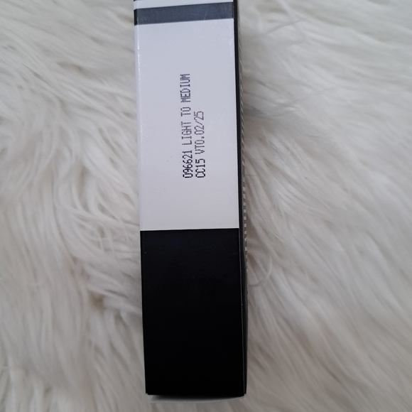 Mary kay Matte Liquid Makeup Light to Medium. - Picture 4 of 4